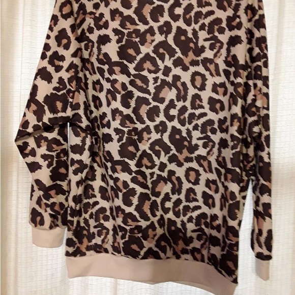 5 for $25😍 Boutique Large Sweater ❤️ - Picture 3 of 3